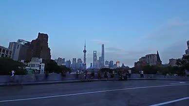 上海乍浦路桥日转夜延时拍摄视频的预览图
